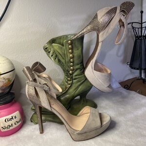 Ladies shoes size 9.5